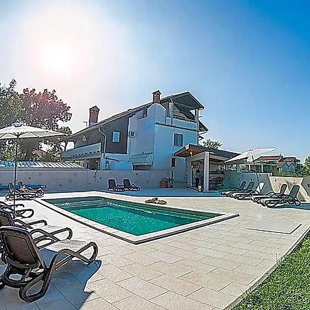 Apartman Paolija No 3 *